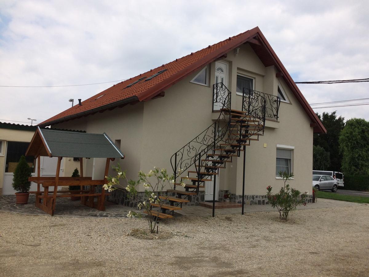 דירות Kapuvár Baro Berg Apartman מראה חיצוני תמונה